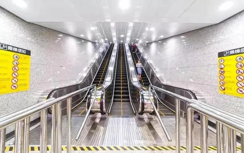 地铁出行乘坐自动扶梯这些安全知识你要了解