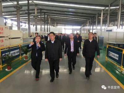 王玉君、张术平带队到平邑县观摩新旧动能转换现场