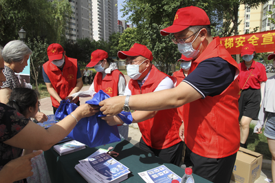 省市场监管局开展2022年电梯安全宣传进社区活动