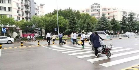 电动车又出新规,骑行路过斑马线需要下车推行,合理吗?