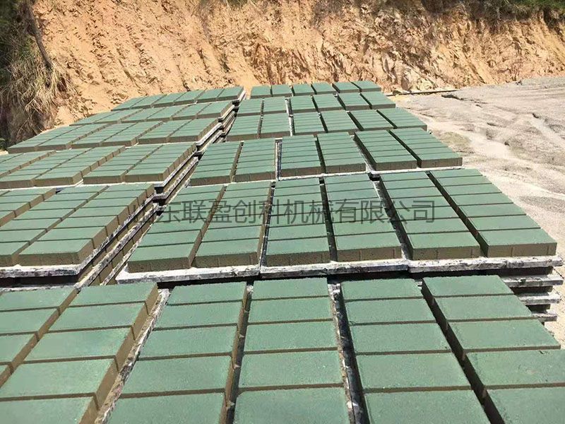 市政工程路面砖生产线 全自动路面彩砖机 人行道花砖机